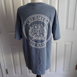 Chi Omega crest tee like new